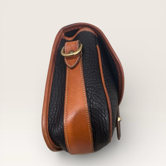 *VINTAGE* Dooney & Bourke All-Weather Leather Fold-Over Flap Crossbody - 80’s - Picture 11 of 13